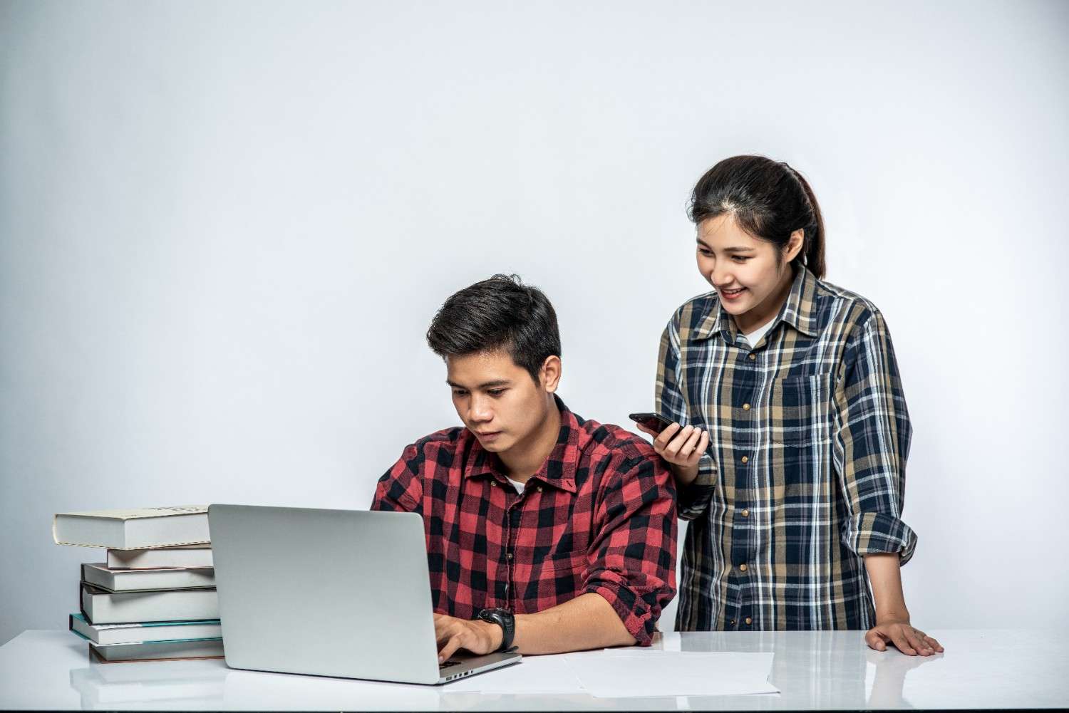 women-teach-men-how-work-with-laptops-work (2) Java Coaching Center for Freshers in Hyderabad