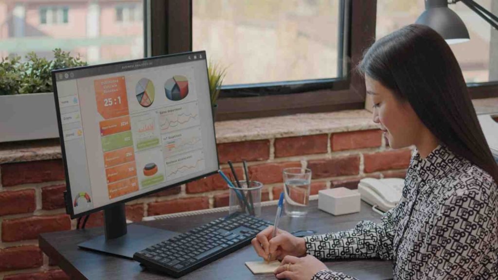 Beginner-Friendly Data Analytics Classes